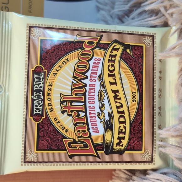 Acoustic guitar (Adam Levine series) - Picture 2 of 7